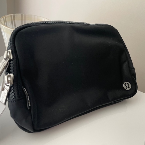 BNWT Lululemon everywhere belt bag LARGE - Picture 1 of 16